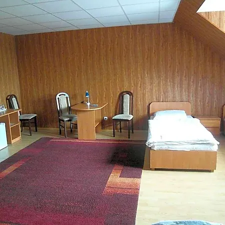 Pomorska Restauracja 여관 차플리넥