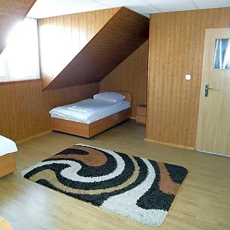 Pomorska Restauracja 여관 3*