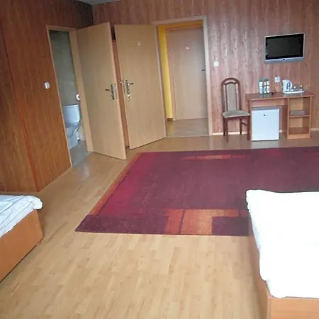 Pomorska Restauracja 여관 3*